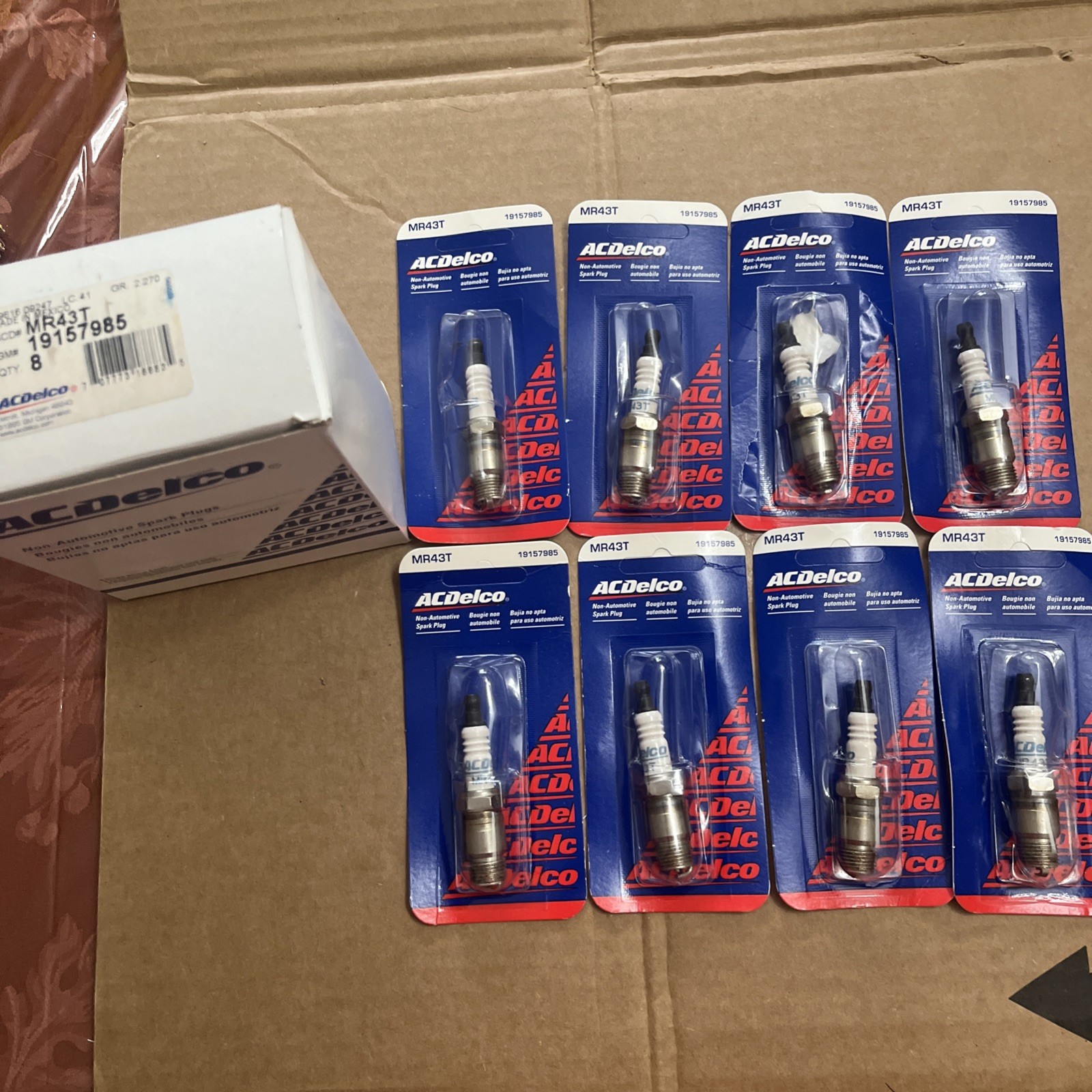 8 Pack of Marine Spark Plugs Genuine ACDelco MR43T 19157985  350 305 BIN FREE SH