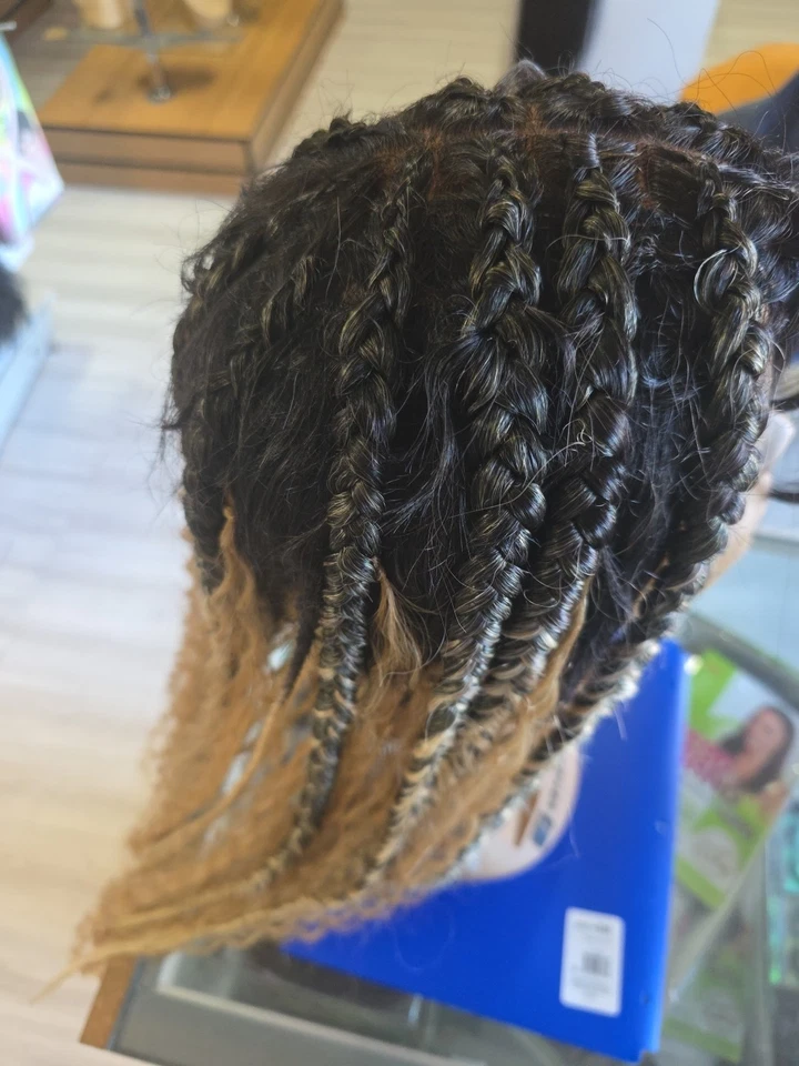 Peluca trenzada bohemia con reflejos rubios para mujer cabello largo rizado. Foto 3 de 4