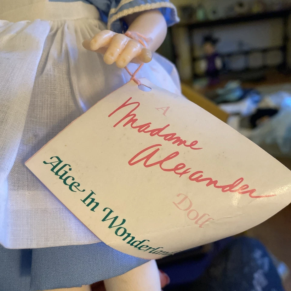 Madame Alexander Alice In Wonderland #1552 Vintage Collectable Doll Original Tag - Image 4 of 4