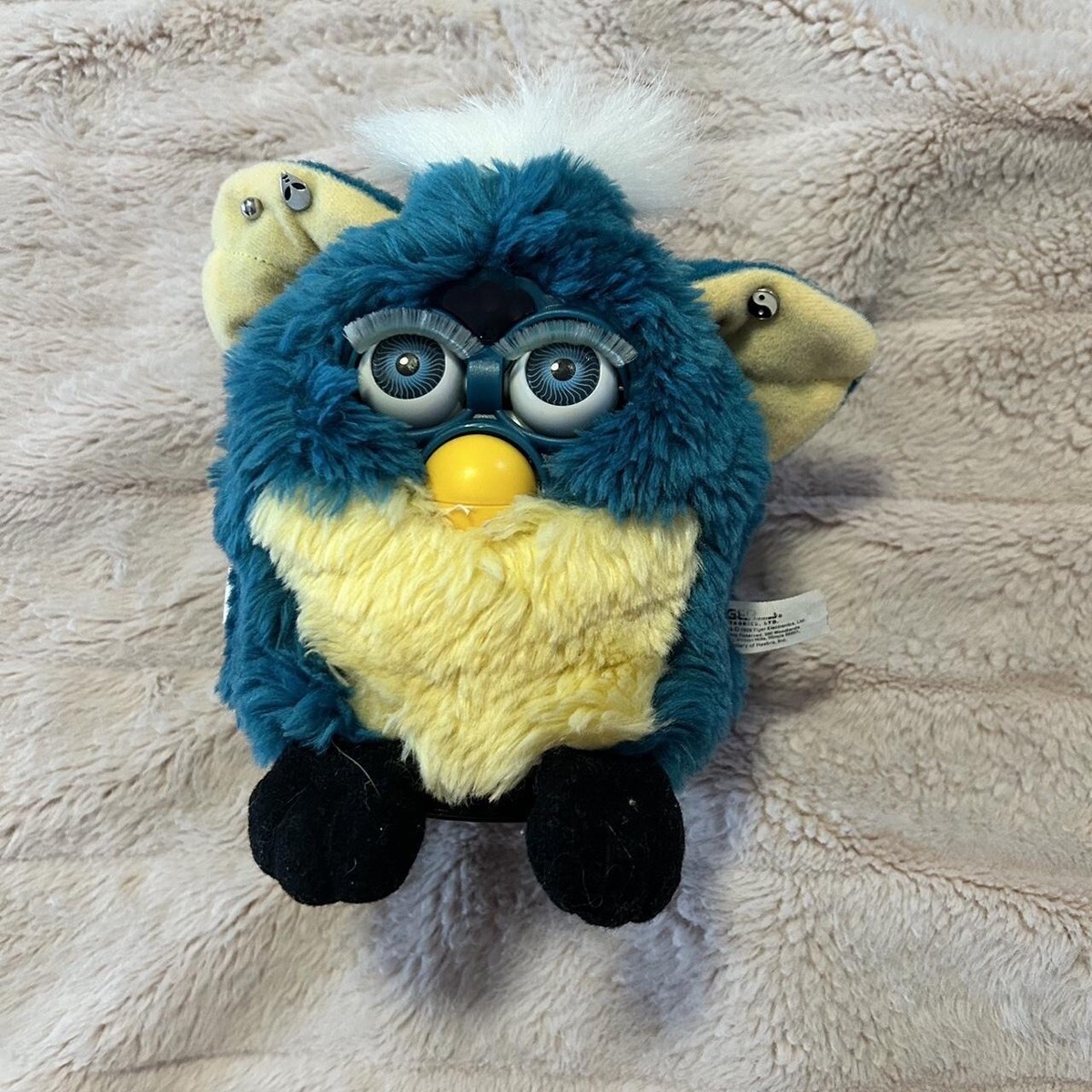 ファービー　キウィグリーン 青 アメトイ Furby Amazon.co.jp: ファービー キウィグリーン : おもちゃ