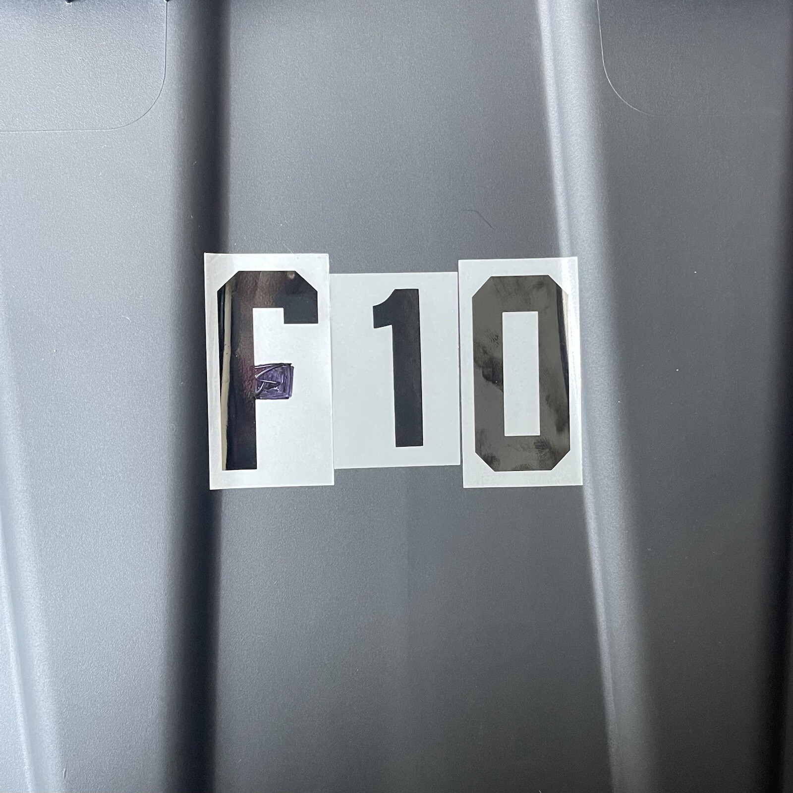 Le Suit 2PC Skirt Suit Women’s 8 Silver Double Breast Quilted Bow Shiny