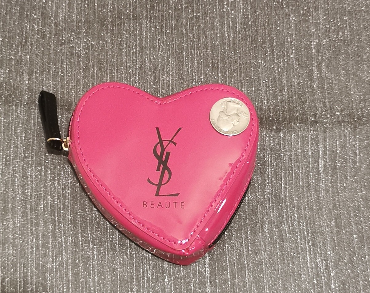 Yves Saint Laurent YSL Beauty borsa trucco a forma di cuore astuccio portamonete novità