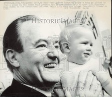 1968 Press Photo Vice-President Hubert Humphrey Holds Baby in Kansas City
