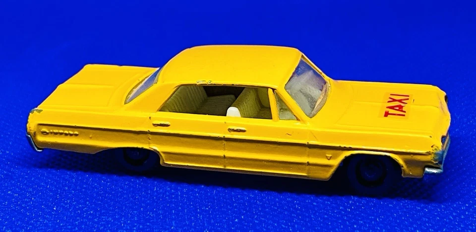 Винтажный спичечный коробок Chevrolet Impala такси No 20 желтых Lesney 1960-е - Изображение 4 из 4