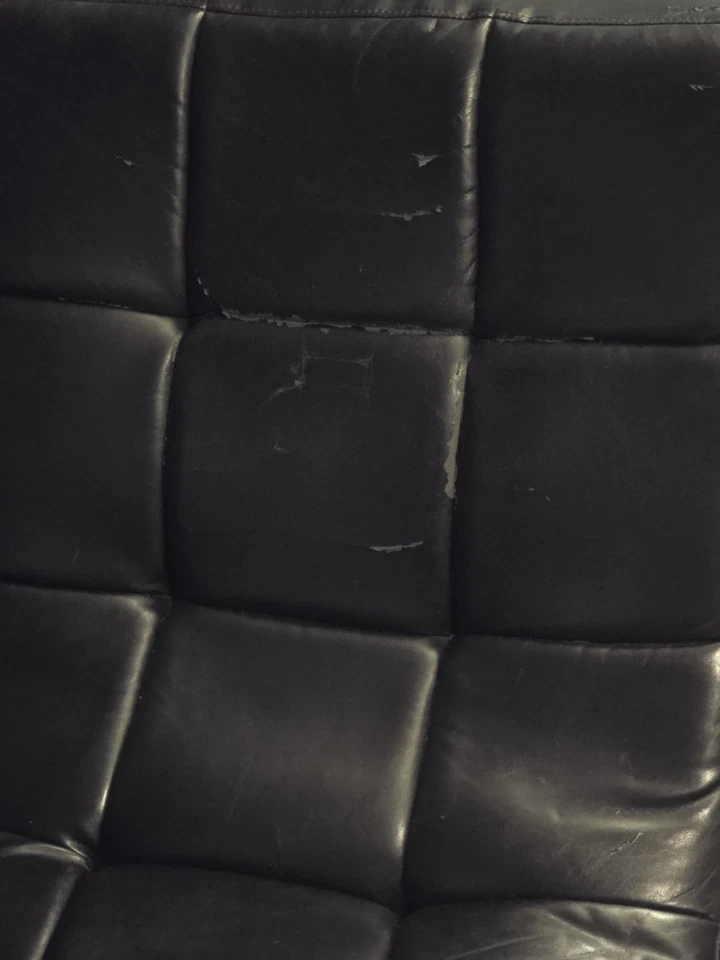 Chaise salón moderno marrón oscuro acolchado - cómodo y elegante - desgaste menor Foto 4 de 4