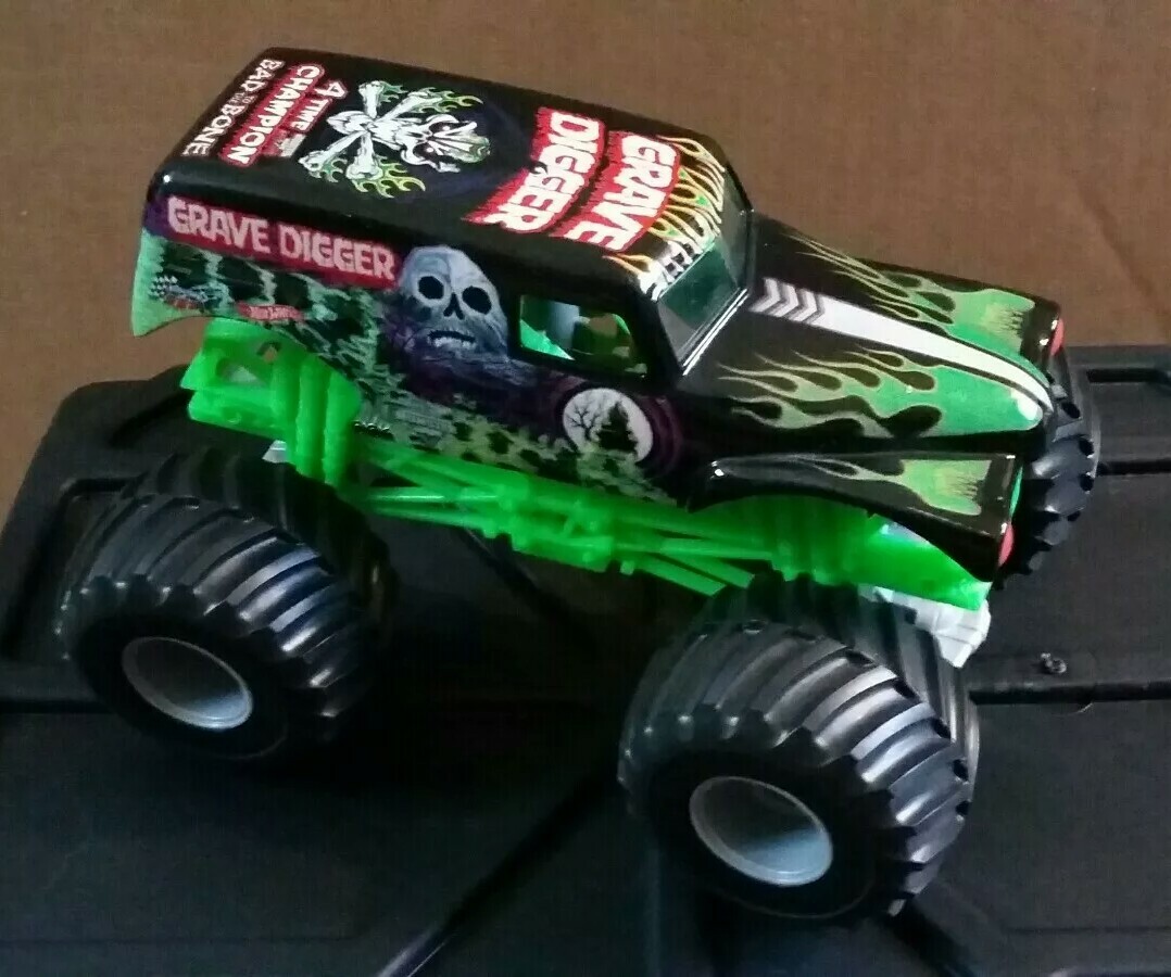 green monster truck toy