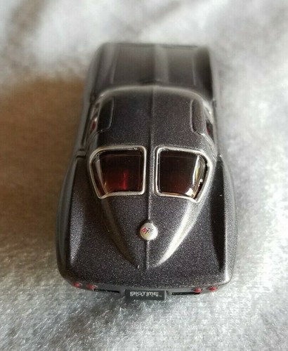 Jada Toys 1/64 1963 Silver Grey Chevy Corvette Sting Ray 63 Coupe Flames #90067 - Picture 4 of 12