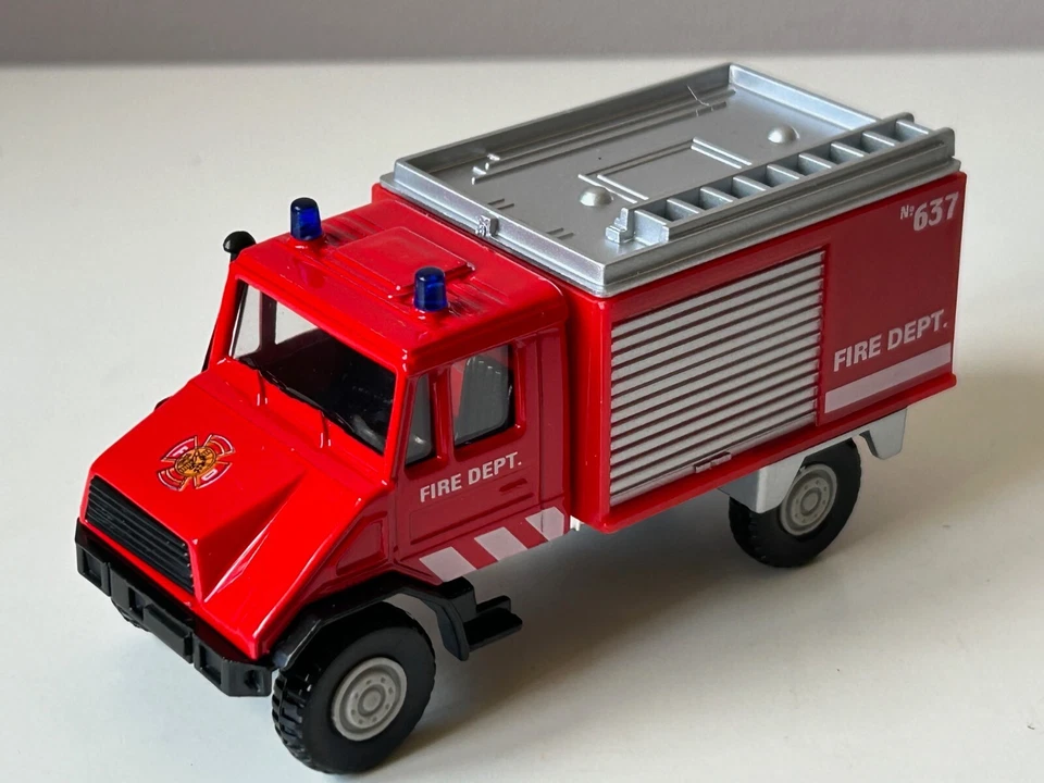 Mercedes-Benz Unimog Fire Brigade Car Truck Model Diecast Welly Urban Spirit - Image 3 of 4