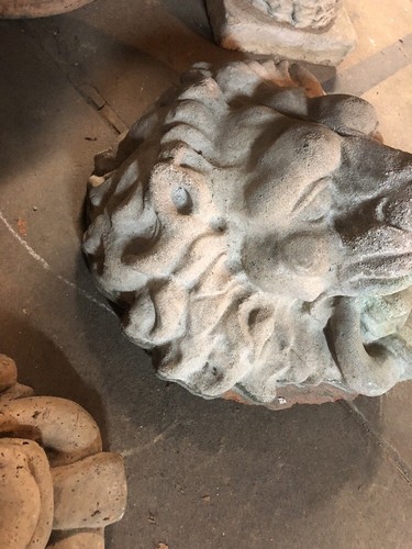 Old Concrete Lion Fountain Head - Picture 5 of 7