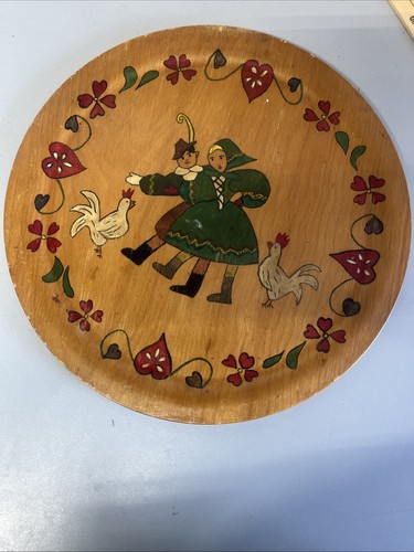 Vintage Huhn und Hahn Holz Volkskunst 14 Zoll Wandteller Junge Mädchen & Hühner - Bild 1 von 10