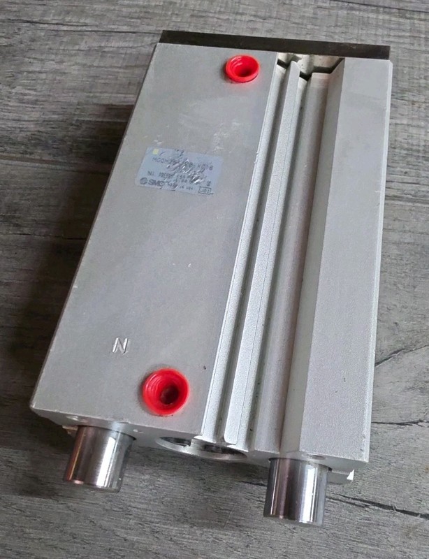 MGQM25-100-XC18 SMC 25mm Bore 100mm Stroke Guided Compact Cylinder NEW!