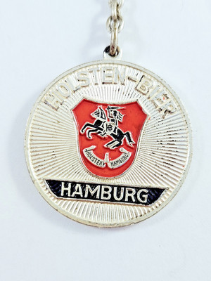 SCHLÜSSELANHÄNGER - HOLSTEN-BRAUEREI - BRAUEREI Hamburg Metall BEMALT Biere Vintage -