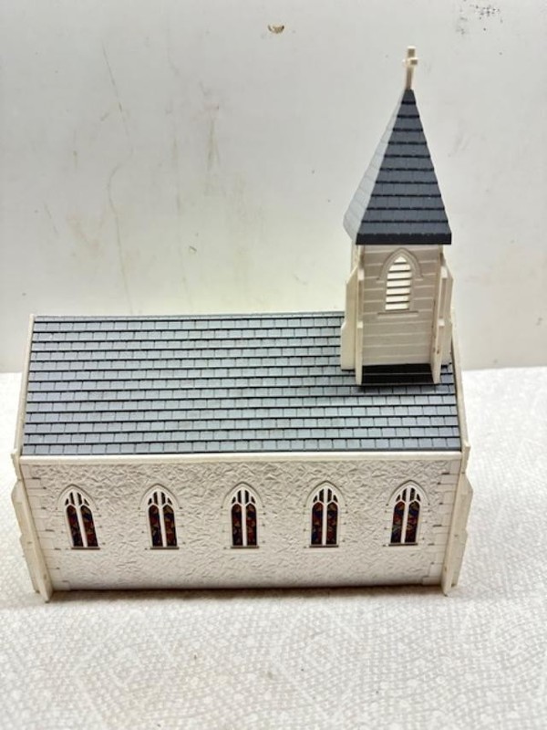 PLASTICVILLE CHURCH BUILDING 1818 1952 FOR LIONEL AND OTHER MODEL TRAIN LAYOUTS