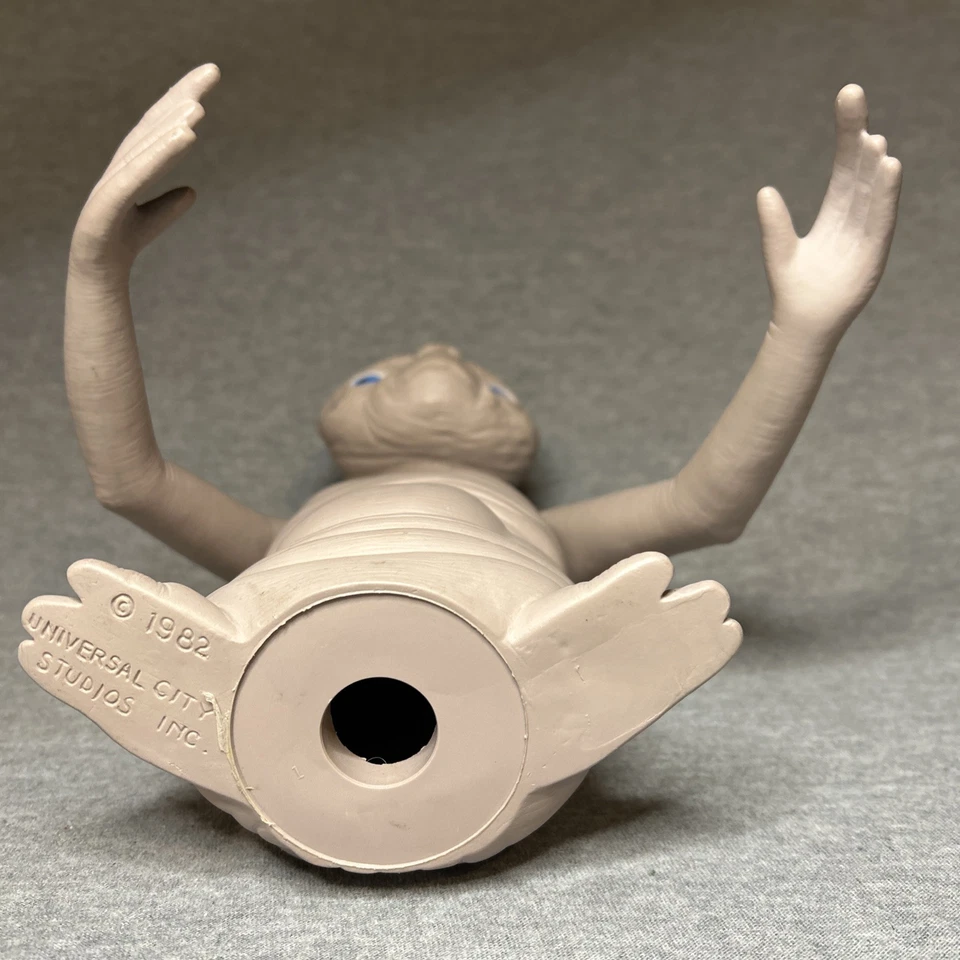 E.T 1982 Vintage Universal Studios Toy 8.5" Poseable Alien - Image 4 of 4