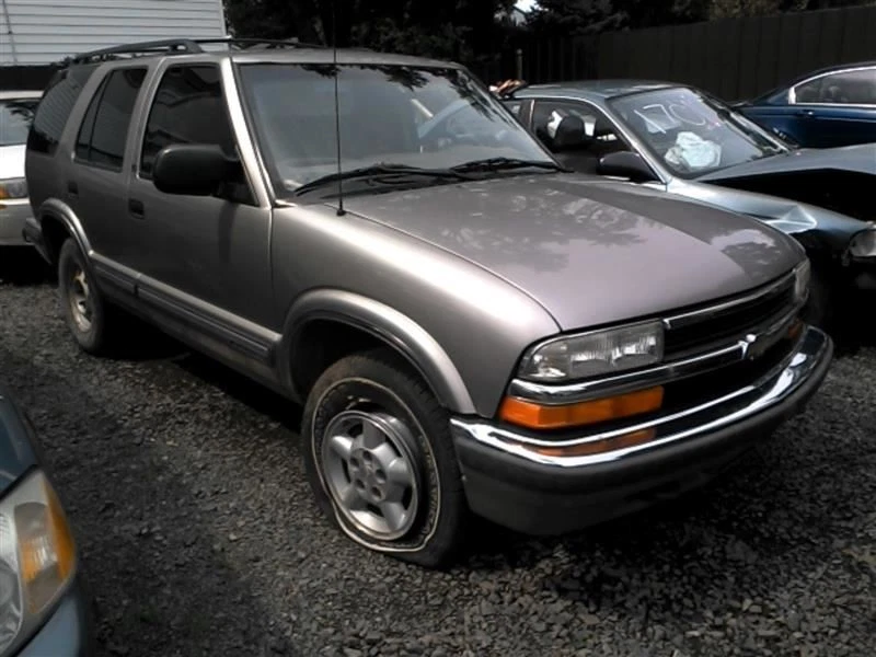 Luz de estacionamiento/esquina del conductor debajo de los faros se adapta a 98-05 Blazer S10/Jimmy S15 90205 Foto 3 de 4