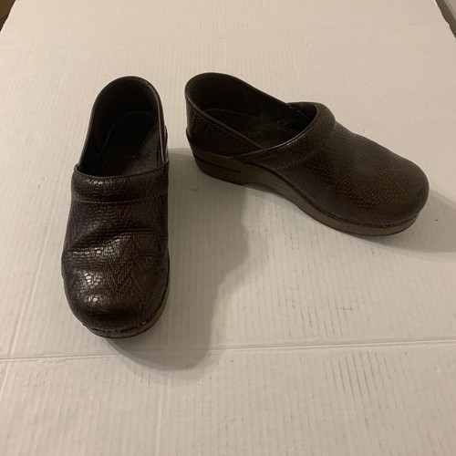 dansko professional nursing clogs