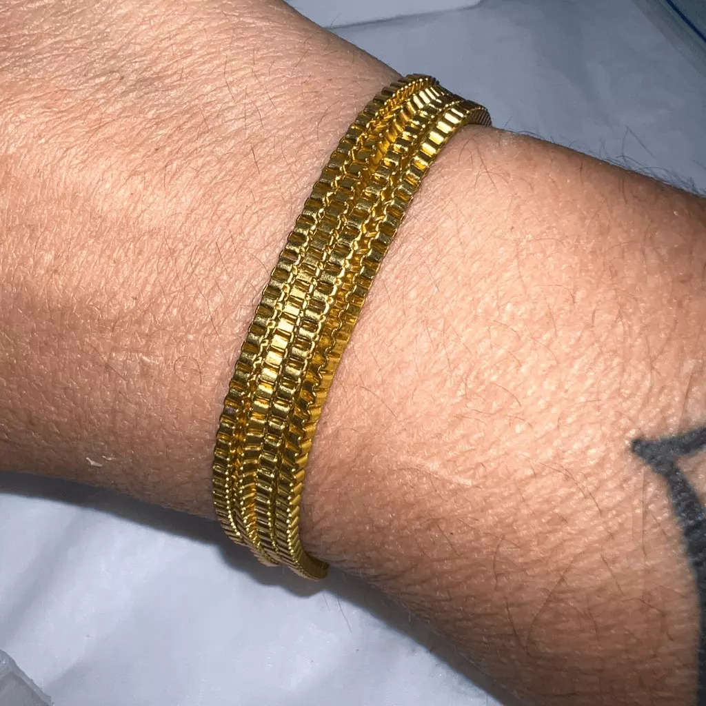 Triple clearance chain bracelet