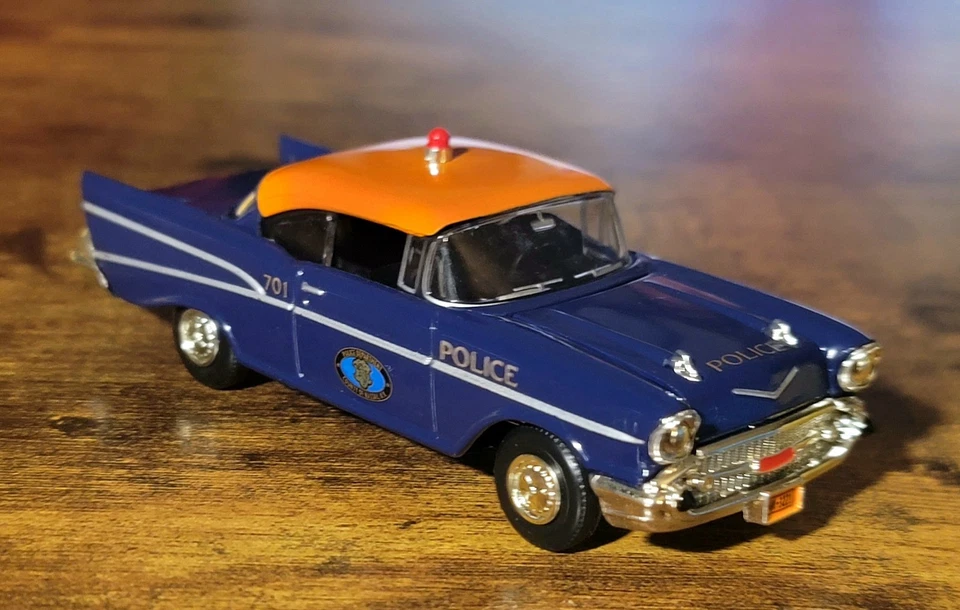 1:43 CORGI CLASSIC COUNTY OF NASSAU N.Y.    POLICE DEPT 57' BELAIR  #51304  RARE - Image 2 of 4