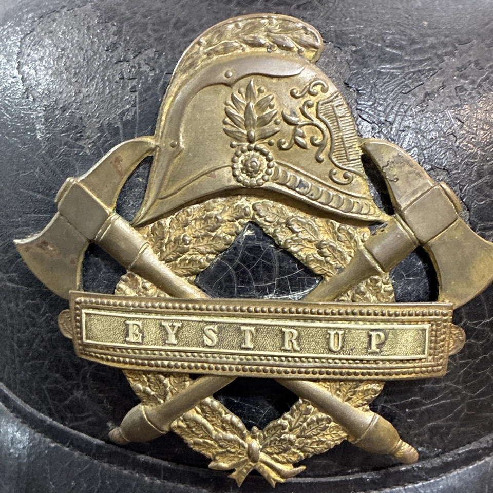 Antiguo casco Picklehavbe prusiano alemán de la Primera Guerra Mundial “Eystrup” Foto 2 de 4