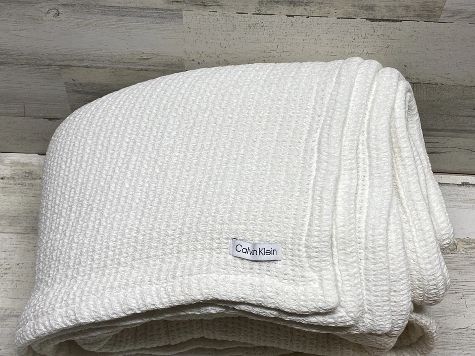 "Manta Queen ultra suave tejida en anillo blanca Calvin Klein 90""x90""" Foto 2 de 4