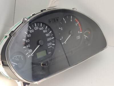 Tachometer Mitsubishi Space Star 1.9 D Kombiinstrument MR480209  