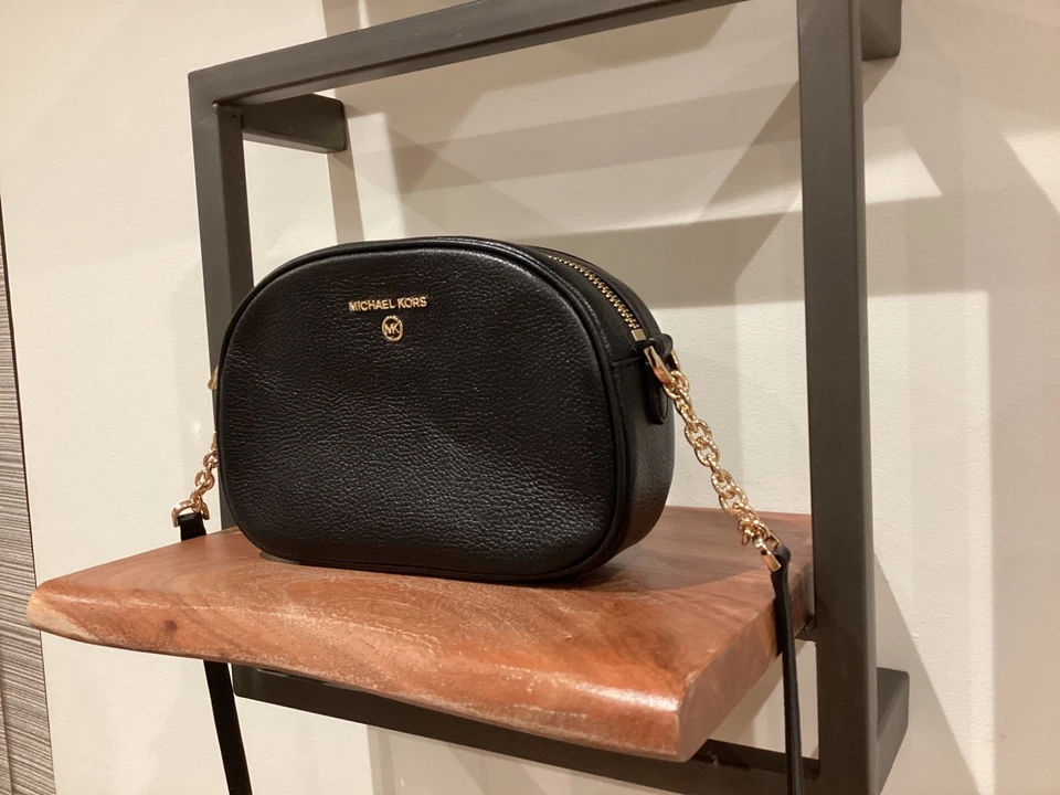 Excellent Condition Michael Kors Black Jet Set Charm Crossbody - Image 2 of 4