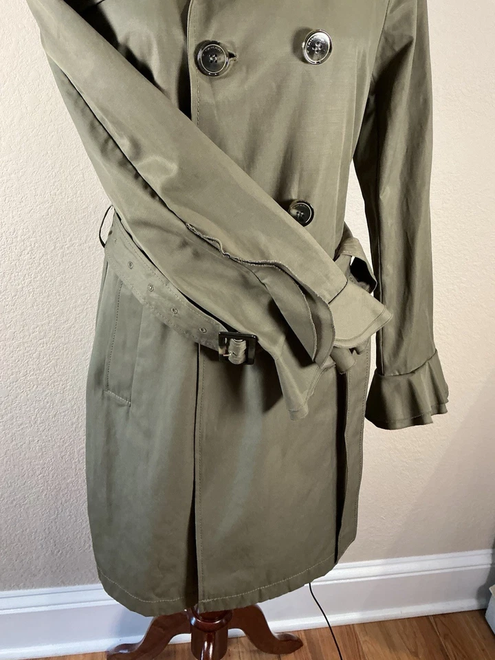 Gabardina para mujer TAHARI Stella doble botonadura con puños con volantes talla S Foto 4 de 4