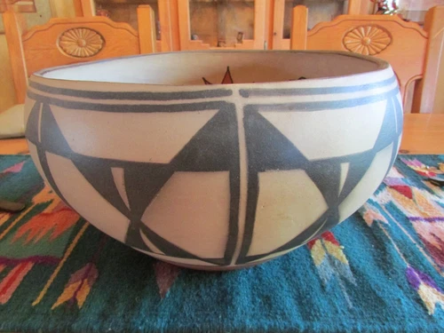 Hilda and  Arthur Coriz Kewa/Santo Domingo Large Dough Bowl Pristine Condition