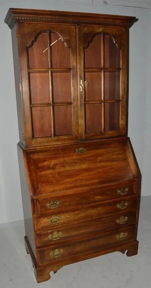 Escritorio de secretaria estilo cereza Statton John Hancock con estantería hecha en Maryland Foto 2 de 4