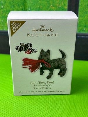 Hallmark Keepsake Ornament Wizard Of Oz Run Toto Run Special Edition 2010