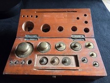 Vintage Brass Weights In Wooden Box. Metric. Heaviest is 500 grms