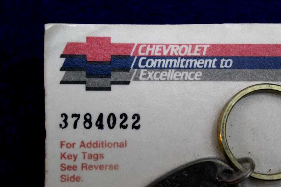 NOS Brass Chevy Key Rings Key Chains Fobs Accessory Bowtie GM Truck Camaro Vette Foto 2 de 4