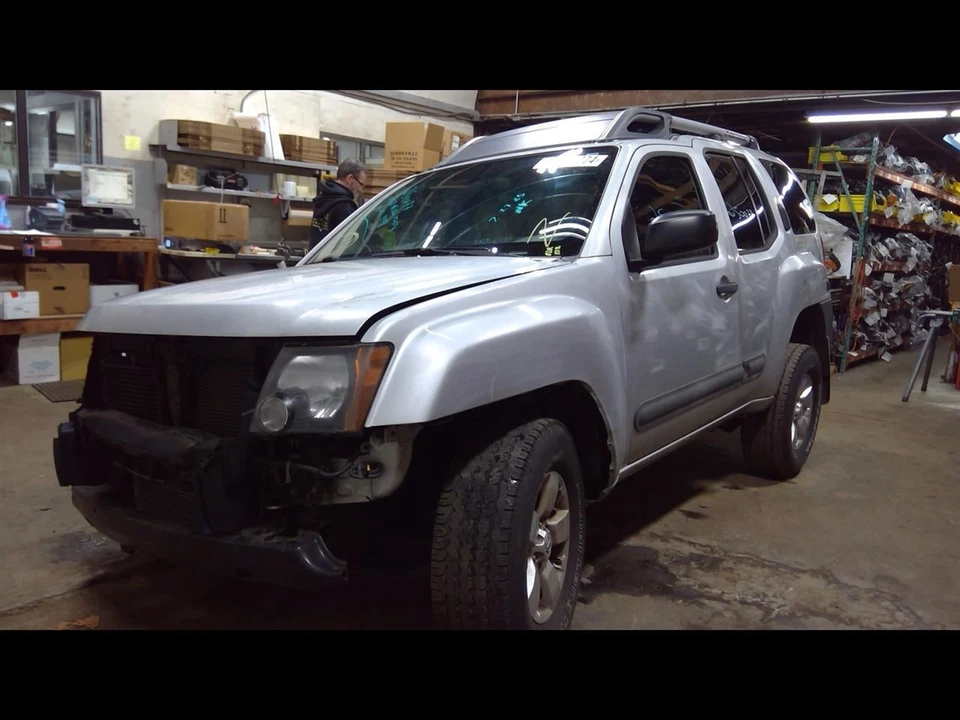 2009-2015 XTERRA Left Wiper Arm 1547629 - Image 2 of 4