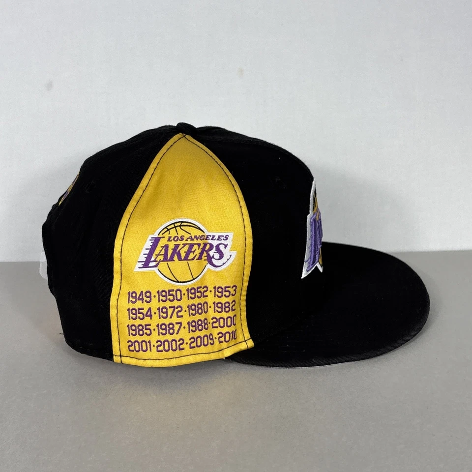 Gorra Los Angeles New Era Mediana Grande Negra Madera Clásica Campeonatos de la NBA Foto 4 de 4