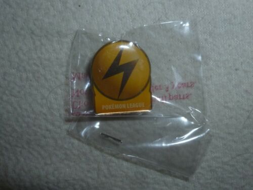 POKEMON LIGHTNING ENERGY NINTENDO BUTTON PIN 2008 NOS COLLECTORS - Picture 1 of 3