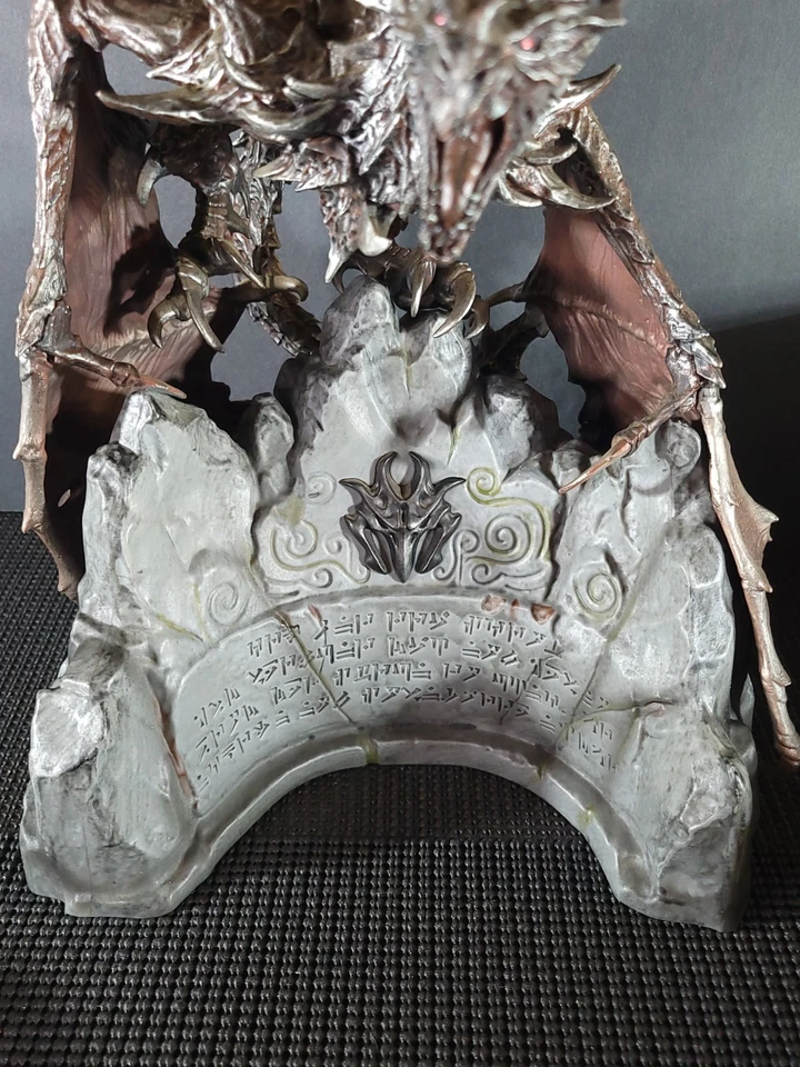 The Elder Scrolls V: Skyrim Aluduin Statue & Base Collectors Edition 2011 - Bild 3 von 4