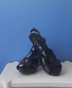 clarks black patent leather sandals