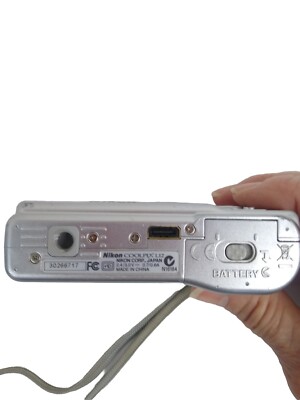 Nikon Coolpix L12 & Sanyo Xacti S75 セット