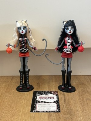 Monster High Purrsephone & Meowlody Werecat First Wave Puppen mit Taschen & Ständer