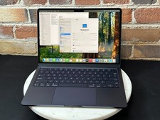 Apple MacBook Air 13 M4 10 Core 16GB RAM 256G...