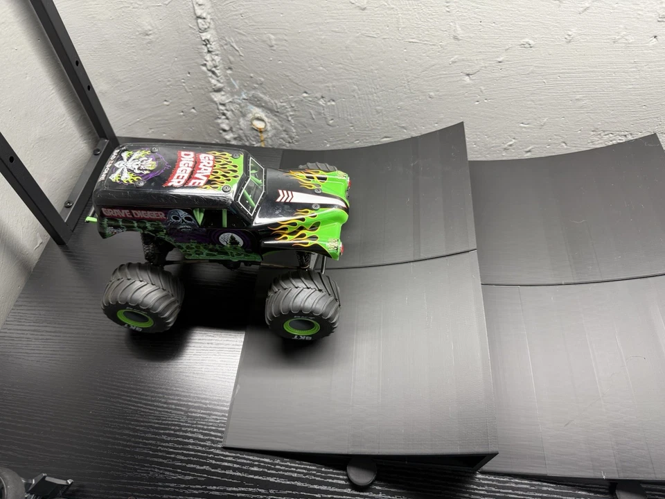 Rc car 3d printed Ramp for 1/18th and 1/24th scale cars - Losi - axial - - Image 4 of 4