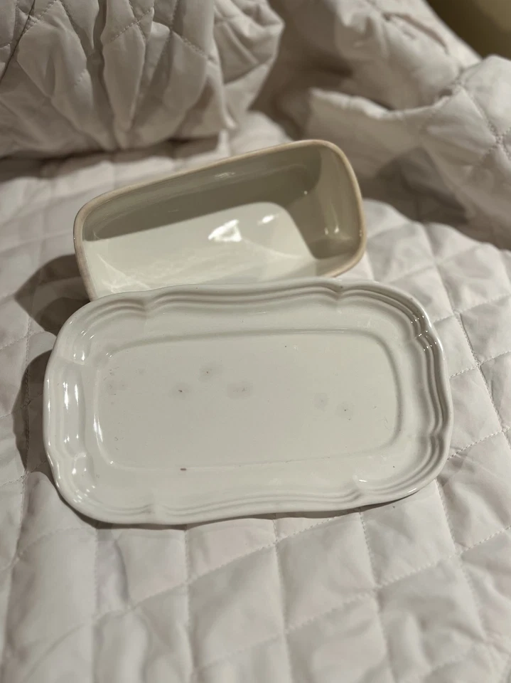 French Countryside F9000 By Mikassa Butter DISHWASHER With Lid - Used - Image 2 of 3