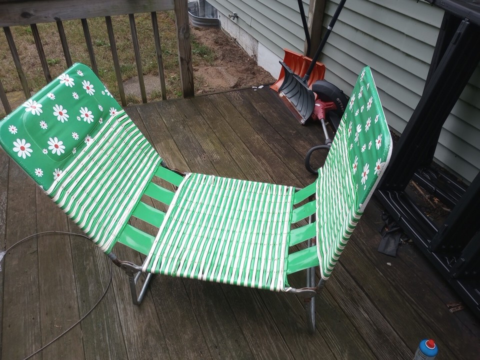 Jelly Vinyl Beach CHAIR LAWN MCM Vintage Aluminum Flower Power Trifold