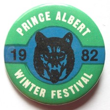 Sask., CANADA pinback button - 1982 PRINCE ALBERT Winter Festival pin - Sled Dog