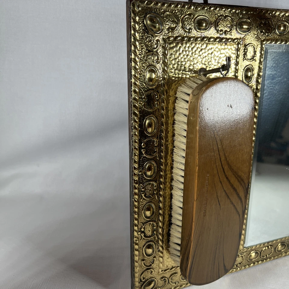 Cepillo de ropa espejo inglés victoriano. Vidrio biselado de latón en relieve Foto 2 de 4
