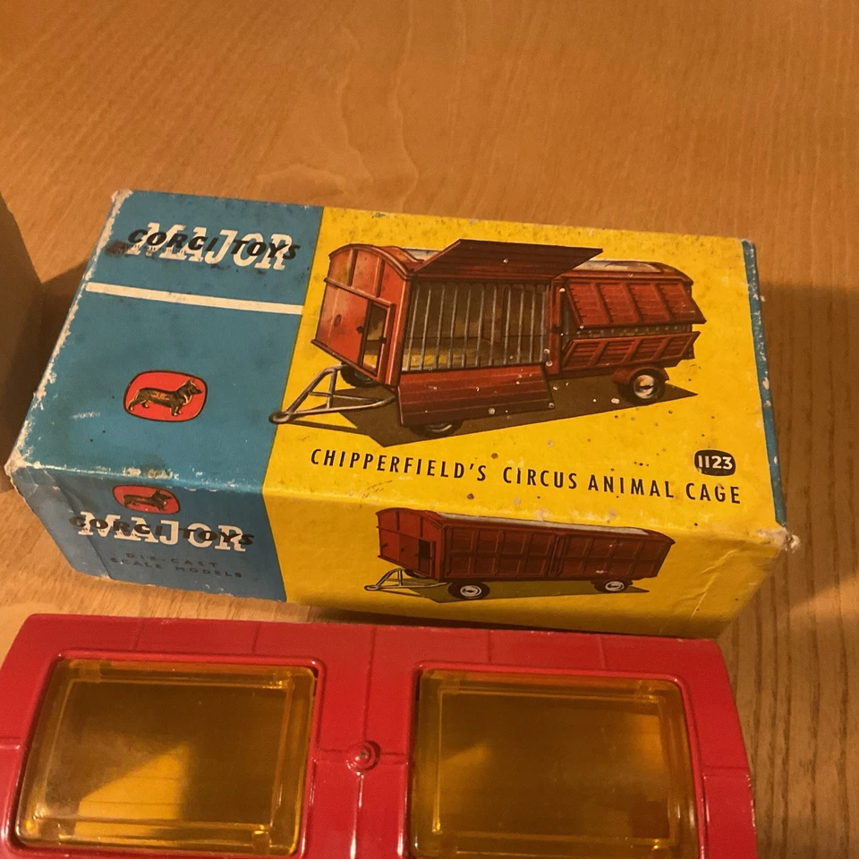 Corgi Toys 1123 Chipperfields Circus Animal Cage with Polar Bears Boxed - Image 4 of 4