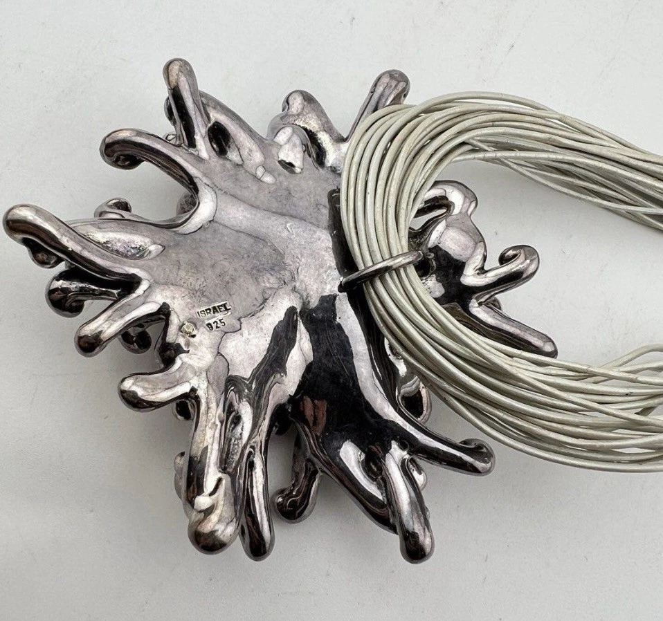 Brutalist纯银电形吊坠白色人造革链 — 第 3/4 张图片