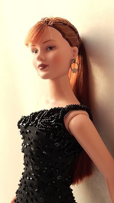 Ashton-Drake* Robert Tonner* SEVENTEEN IN HER MODERN PROM GOWN * Original Outfit