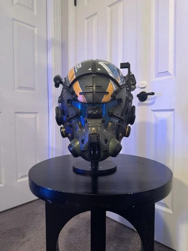EA Titanfall 2 Vanguard Collectors Edition Helmet with Extras No Game