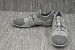ecco vibration toggle sneaker